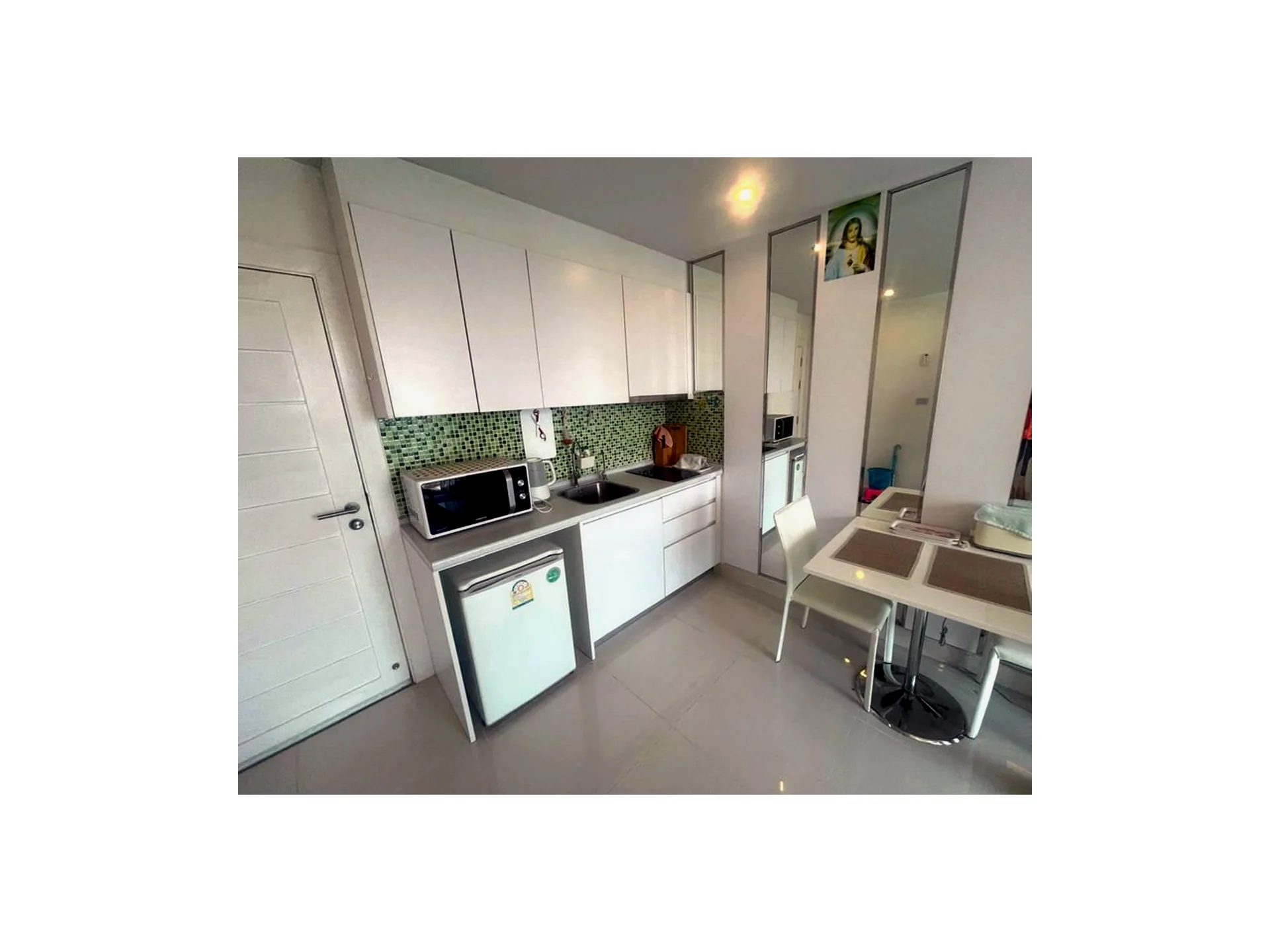 AMAZON 1-Bedroom
